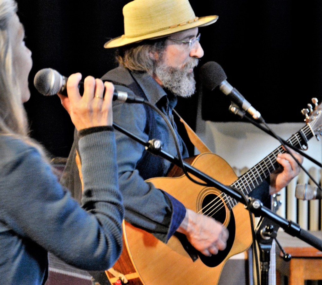 Pieter met Mirjam en de Gurian tijdens de cd presentatie van 'Everything' 5-'19